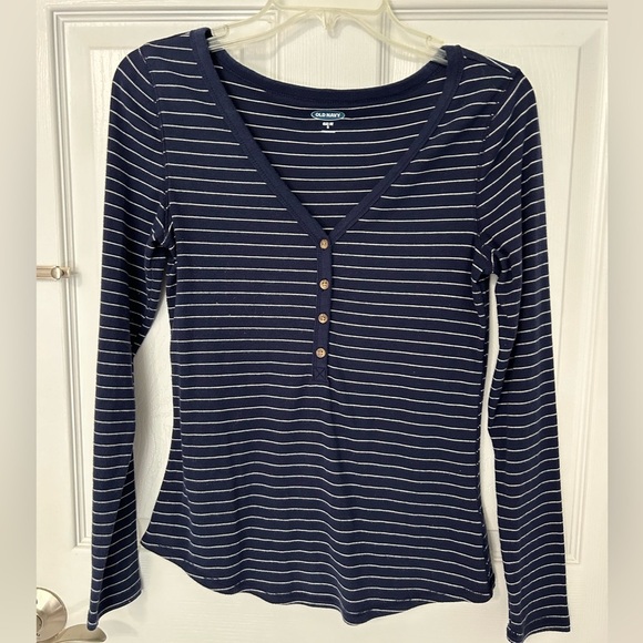 Small Old Navy Slim Fit Long Sleeve V Neck Striped Knit Top Navy and White - Picture 2 of 4